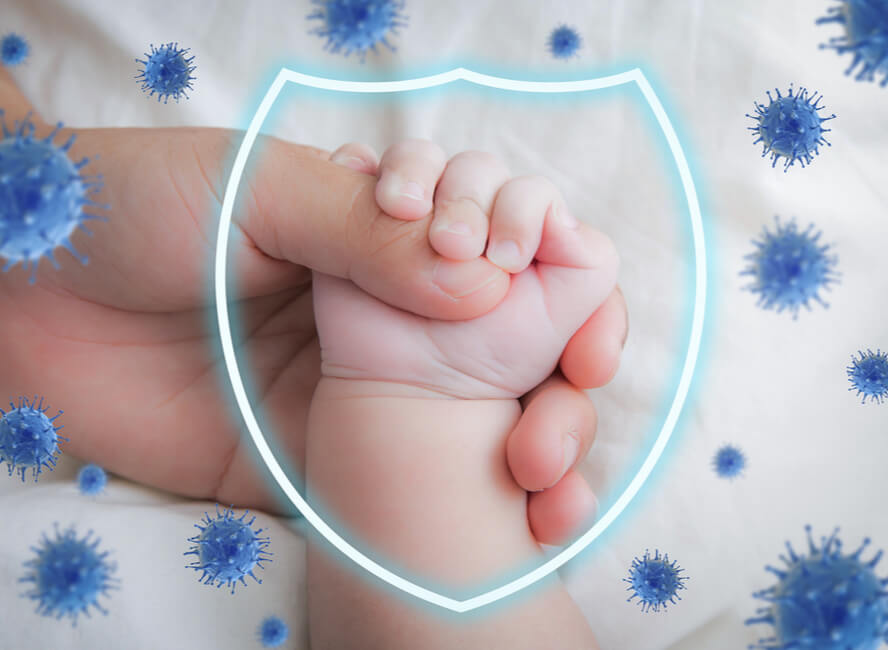 מערכת החיסון המולדת - סימן מגן מעל יד של תינוק