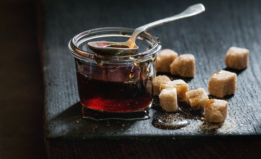 כפית דבש או סוכר - מה יותר בריא?