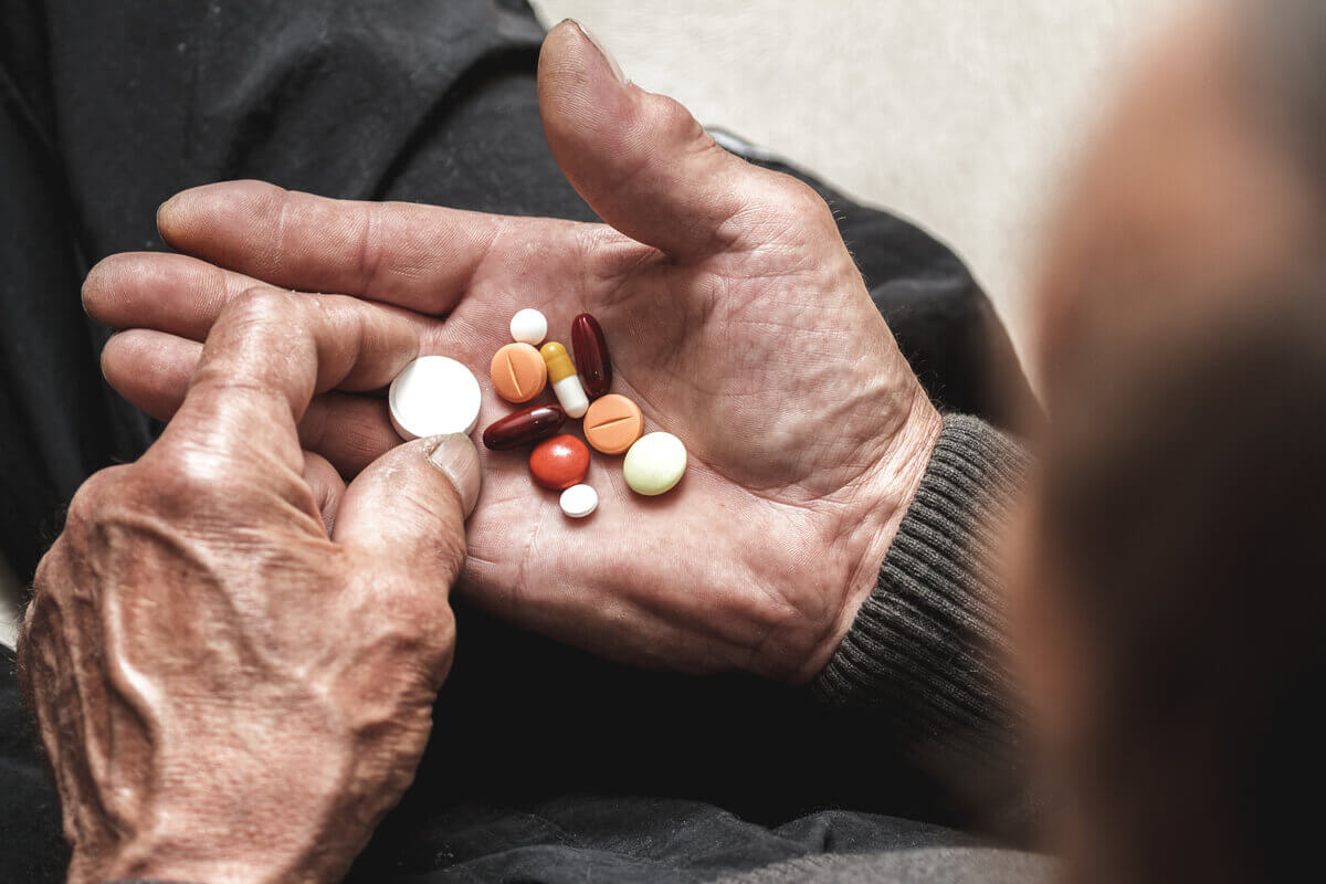 נפוצות ונפיצות: טעויות בנטילת תרופות בקרב קשישים | צילום: shutterstock