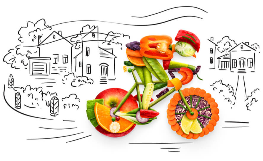 רוכב על אופניים עשויים מירקות ופירות