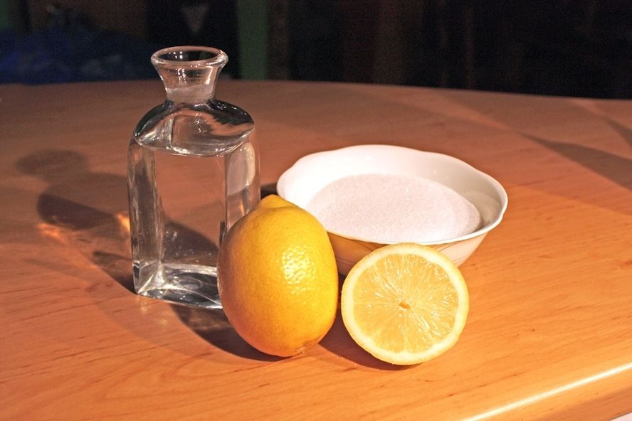 מים, לימון וסוכר - מצרכים להכנת שעוות סוכר - שעווה לרגליים