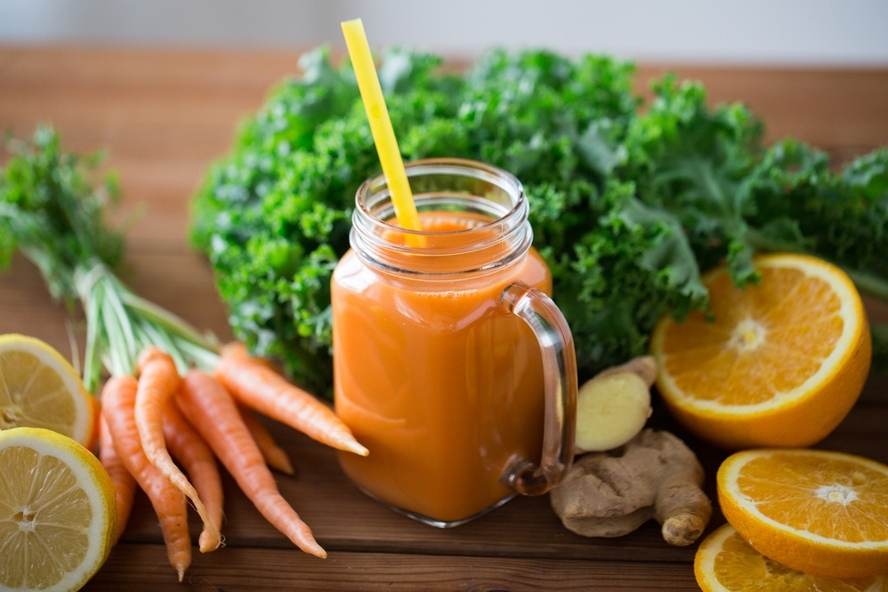 מיץ בריאות: גזר, ג'ינג'ר, תפוז ומשמש - שייק לניקוי רעלים טבעי 