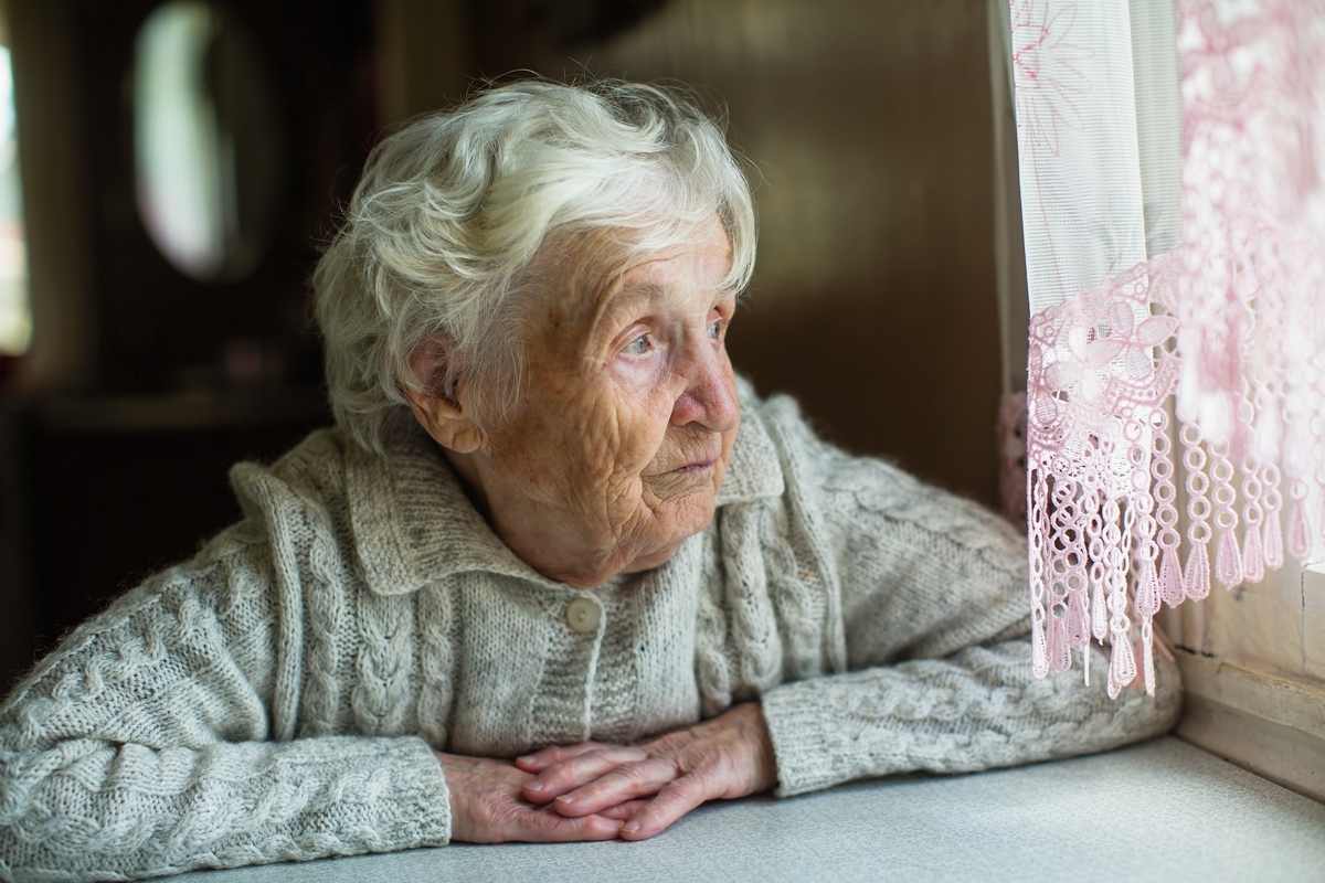 השפעת הבדידות על קשישים | צילום: shutterstock